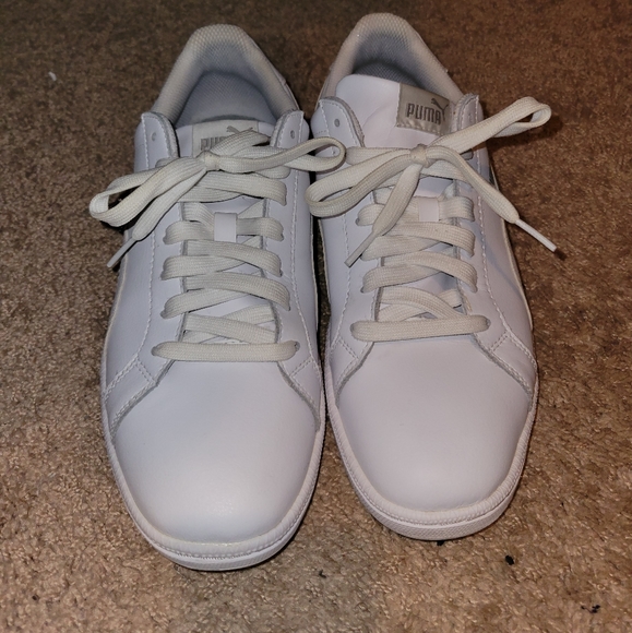 Puma sneakers size 10.5 - Picture 3 of 3